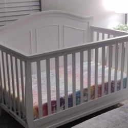 Baby Crib W/Mattress 