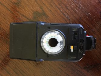 Minolta and Quantary Flashes ( can be used a slave with any DSLR, mirrorless camera) using a optial trigger