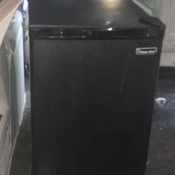 Magic Chef Mini Fridge Hardly Used Make Offer