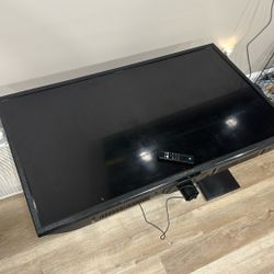 50 inch Sceptre TV (has the bottom piece)