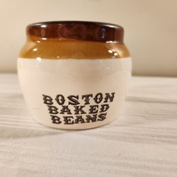Boston baked beans pot