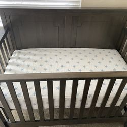 Baby Crib With Breathable Mattress.