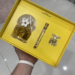Marc Jacobs Daisy Perfume 