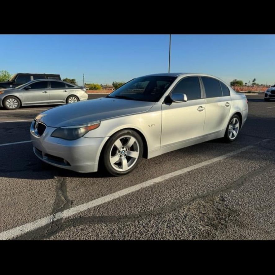 2004 BMW 525i