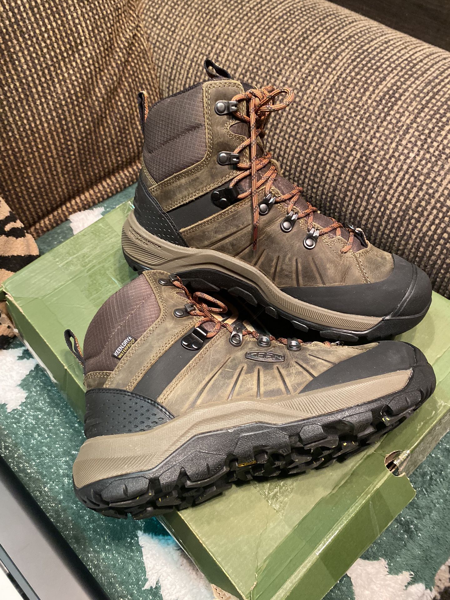 KEEN Women's Revel 4 Mid Height Polar Boots