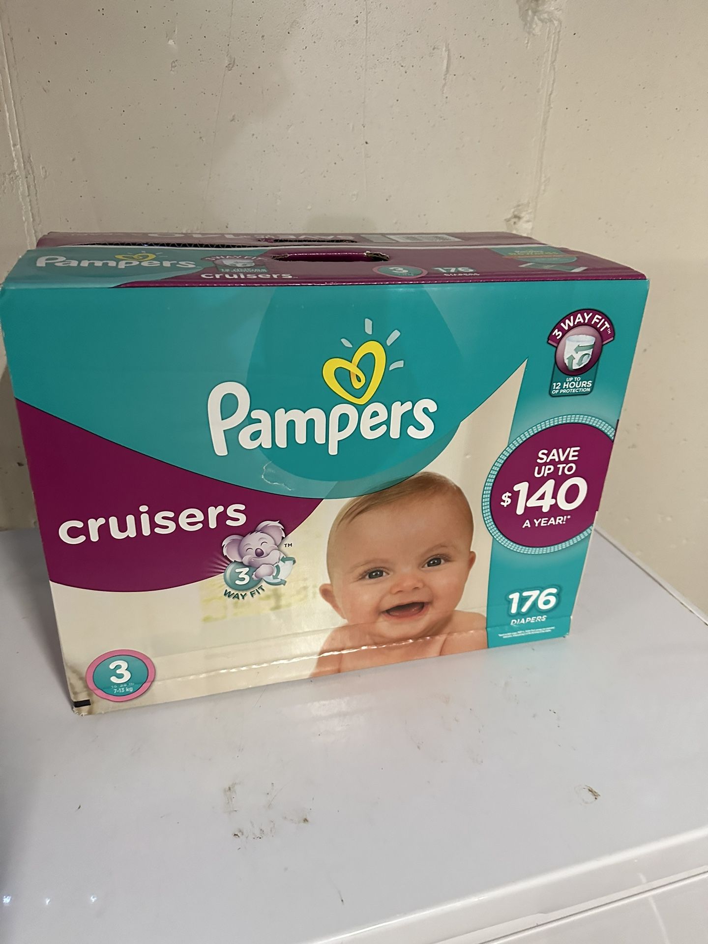 Pampers Size 3   176 Diaper Box Fits On Babies 12-28 Lbs