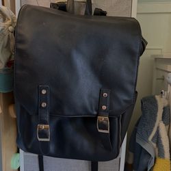 Diaper bag with insulated side pockets