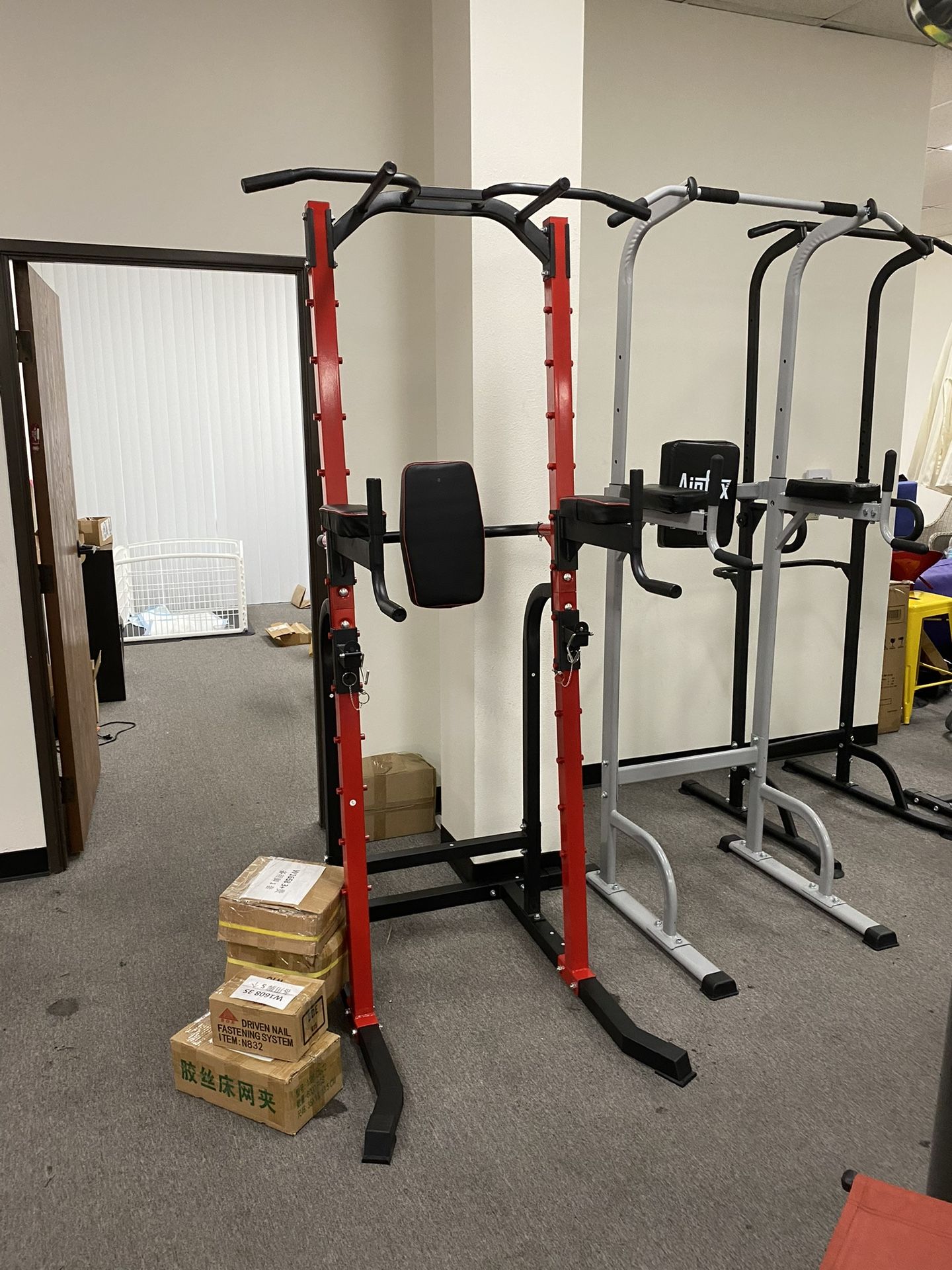$135.00 New 550 lbs capacity Pull Up Bar Tower Dip Stands Fitness Exercise