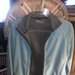 New never wore REI women’s jacket, fleece blue full front zipper with inside pockets Great condition 