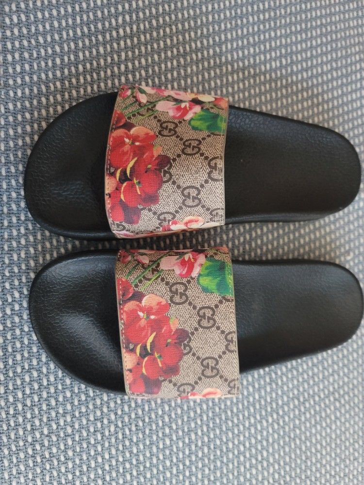 Women's Gucci Floral Sandals Size 10. $100 Firm. Pickup In Oakdale