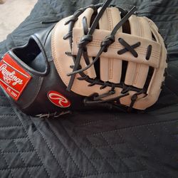 Rawlings The Gold Glove Co. Probably Grade DCT  Pattern Prodctcb 13in. 1st baseman glove.