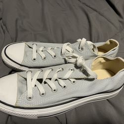 NEW Women's Converse Size 9 