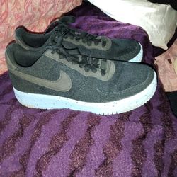 Size 8 Nike Tennis Shoes