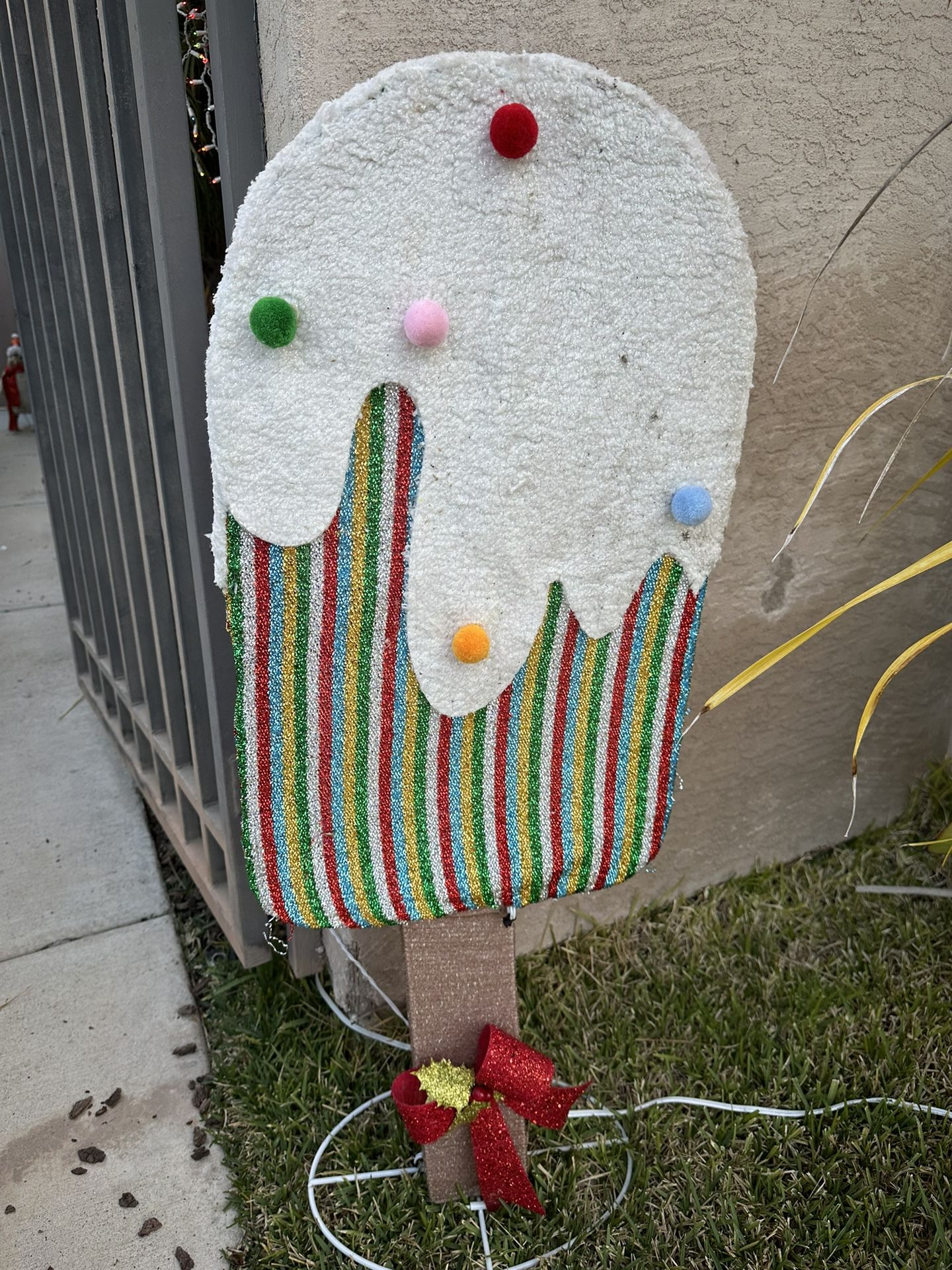 Home Accents Holiday 42 in Warm White 60-Light LED Ice Cream