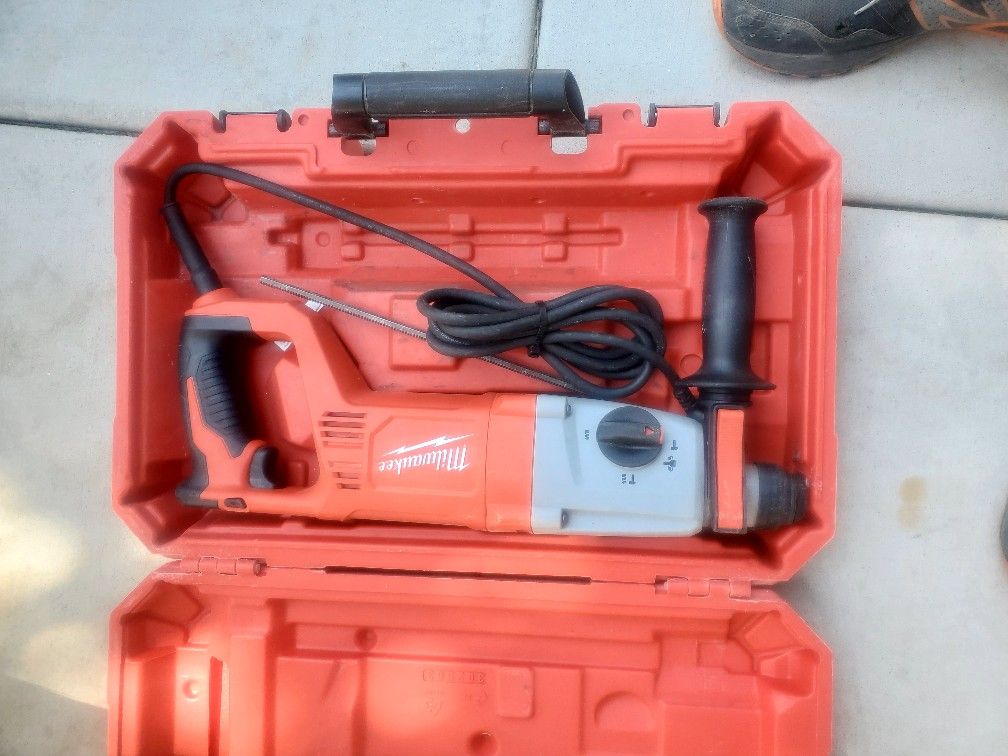 Milwaukee Rotomartillo Great Condition Like New