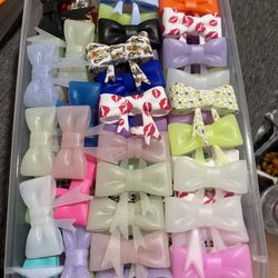 Silicone bows for straws and pens