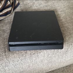 PS4 Slim 