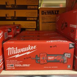 Milwaukee M18 18V Lithium-Ion Cordless Drywall Cut Out Rotary Tool (Tool-Only)