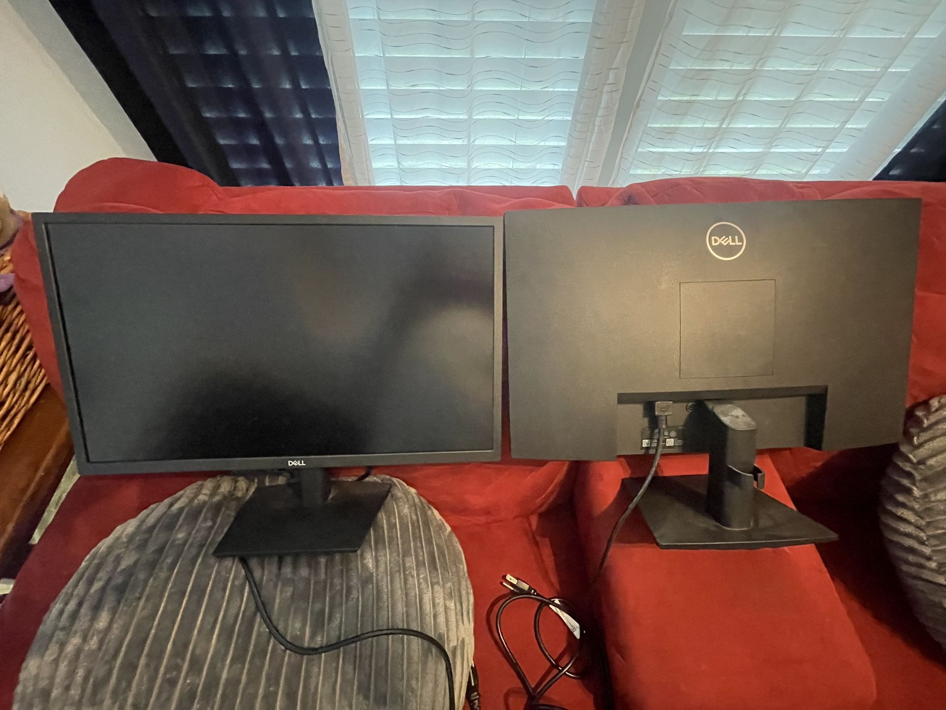 Dual Computer Monitor Set Up With Docking Station. 