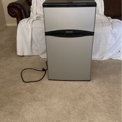 Mini Fridge/Frigidaire