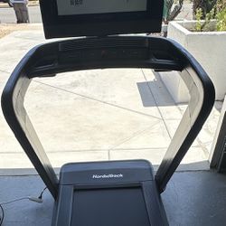 NordicTrack Commercial 2450 iFIT Treadmill (19hrs Use)