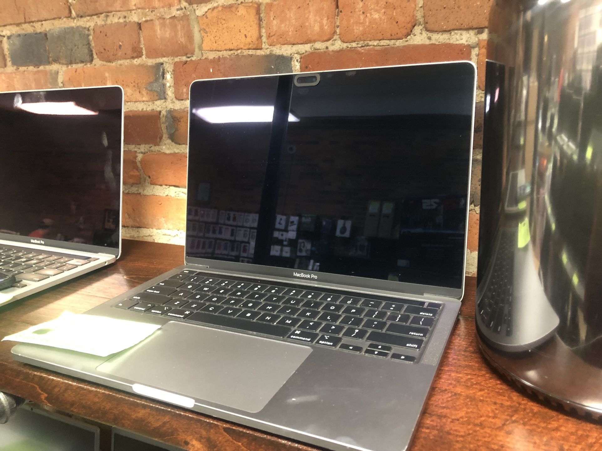 Apple MacBook Pro 13" Retina (Mid 2020) — $449.98