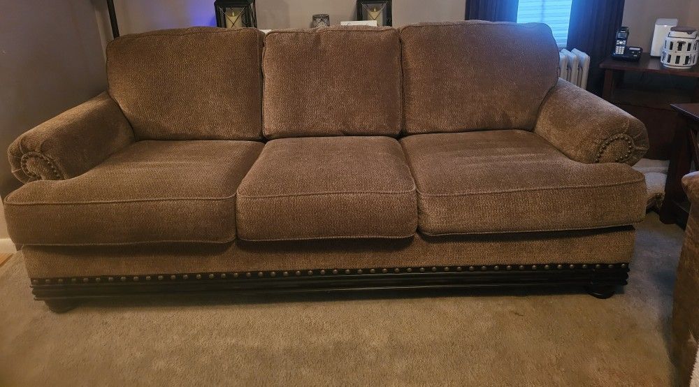 Harleson Sofa Like New