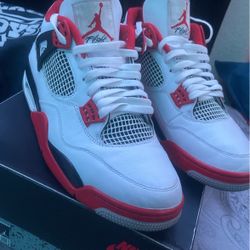 Air Jordan 4 Fire Reds 