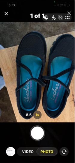 New size 8 memory foam Skechers