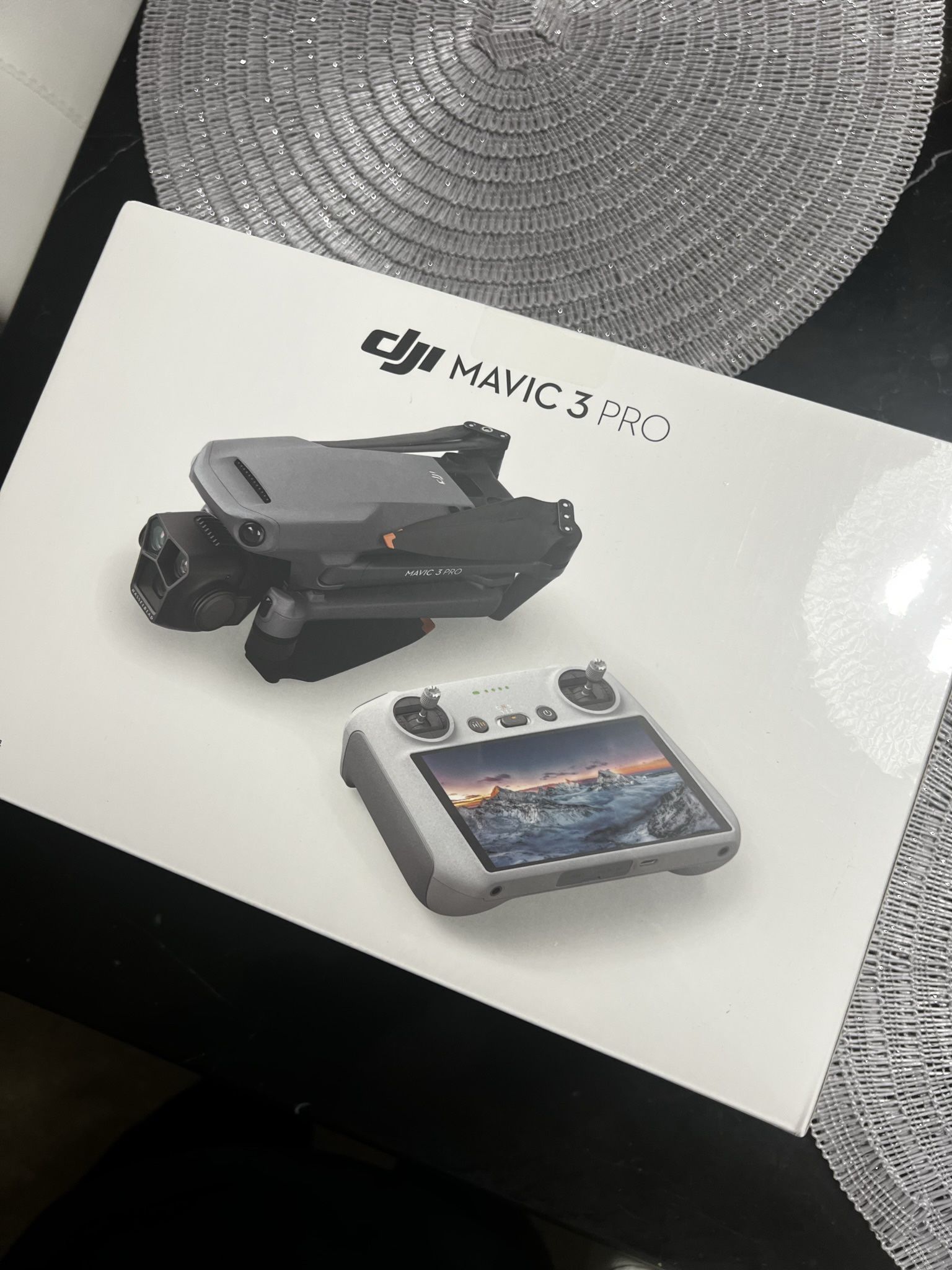 DJI mavic Pro 3 (BNIB) $2200 Value