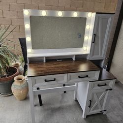 Vanity, Makeup Table 