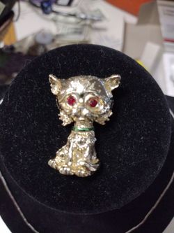 Adorable Vtg Signed Cat Pin