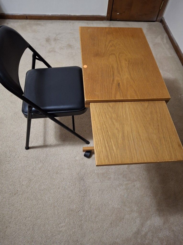 lot of 2 Furniture
One desk, you can use it for anything for .
Computer or office desk with Wheels