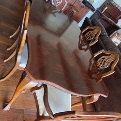 Beautiful Dinning Room Table Wood. 