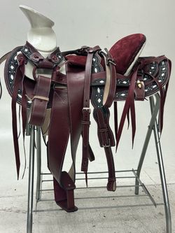 Monturas charra para caballos 100% piel de la mejor calidad y con excelentes diseños  Con todos sus accesorios incluidos  + cincho  + cabezada o corre