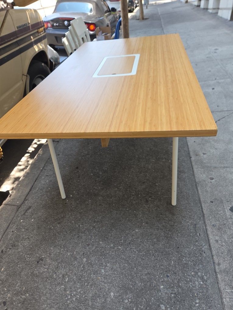 ANVÄNDBAR dining table