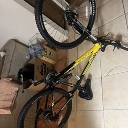 2019 Trek SLR Mountain Bike
