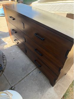 Dresser