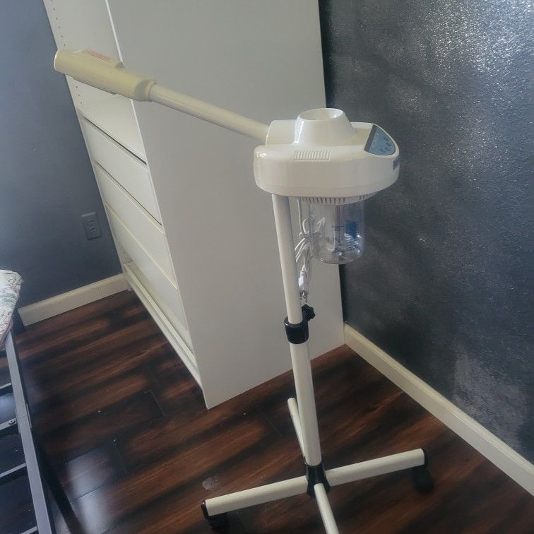 Professional Facial Steamer Hardly Ever Used