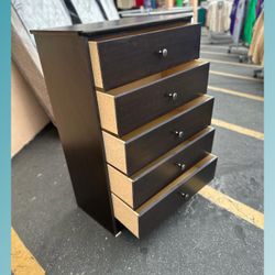 5 drawers dresser/ Five drawers dresser
