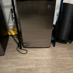 MINI FRIDGE NEED GONE