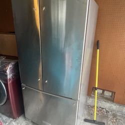 KitchenAid refrigerator With Ice Maker 