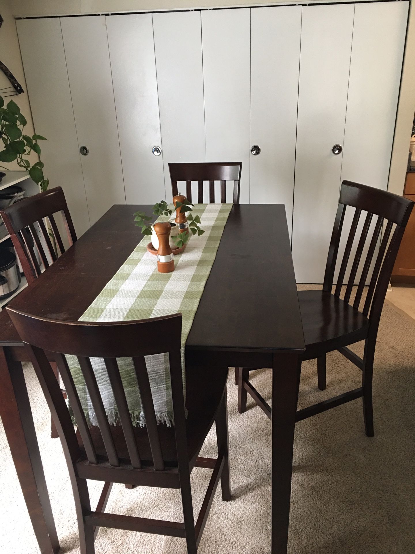 Brown Wooden Dinning Table with Chairs