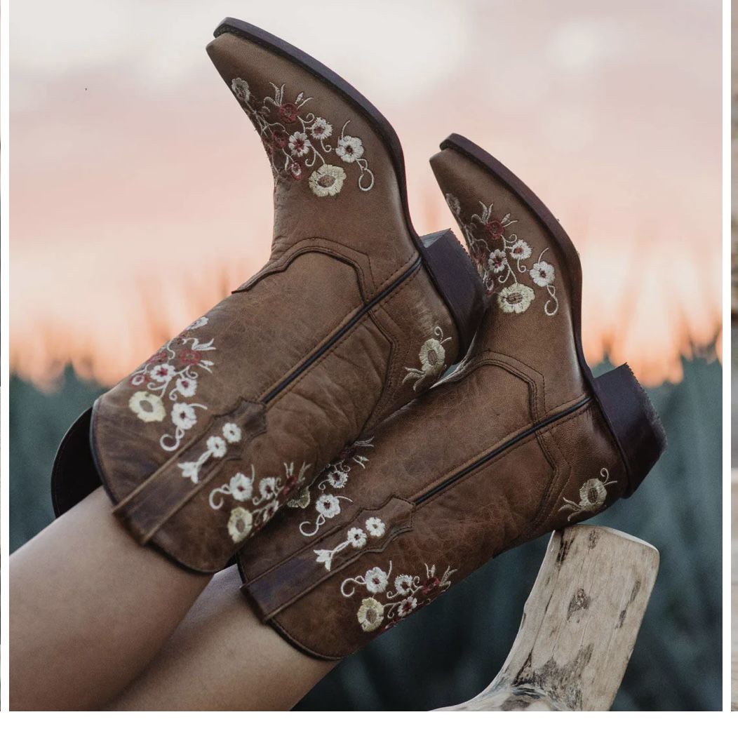 Women’s Soto Boots Floral Showstopper Cowgirl Boots, Size 8 - New, $60