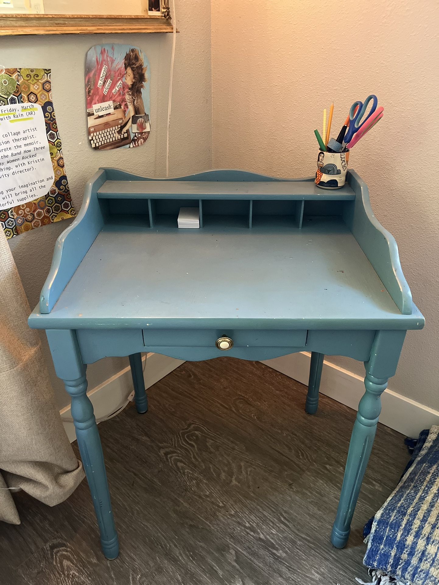 Robin’sEgg Blue Desk