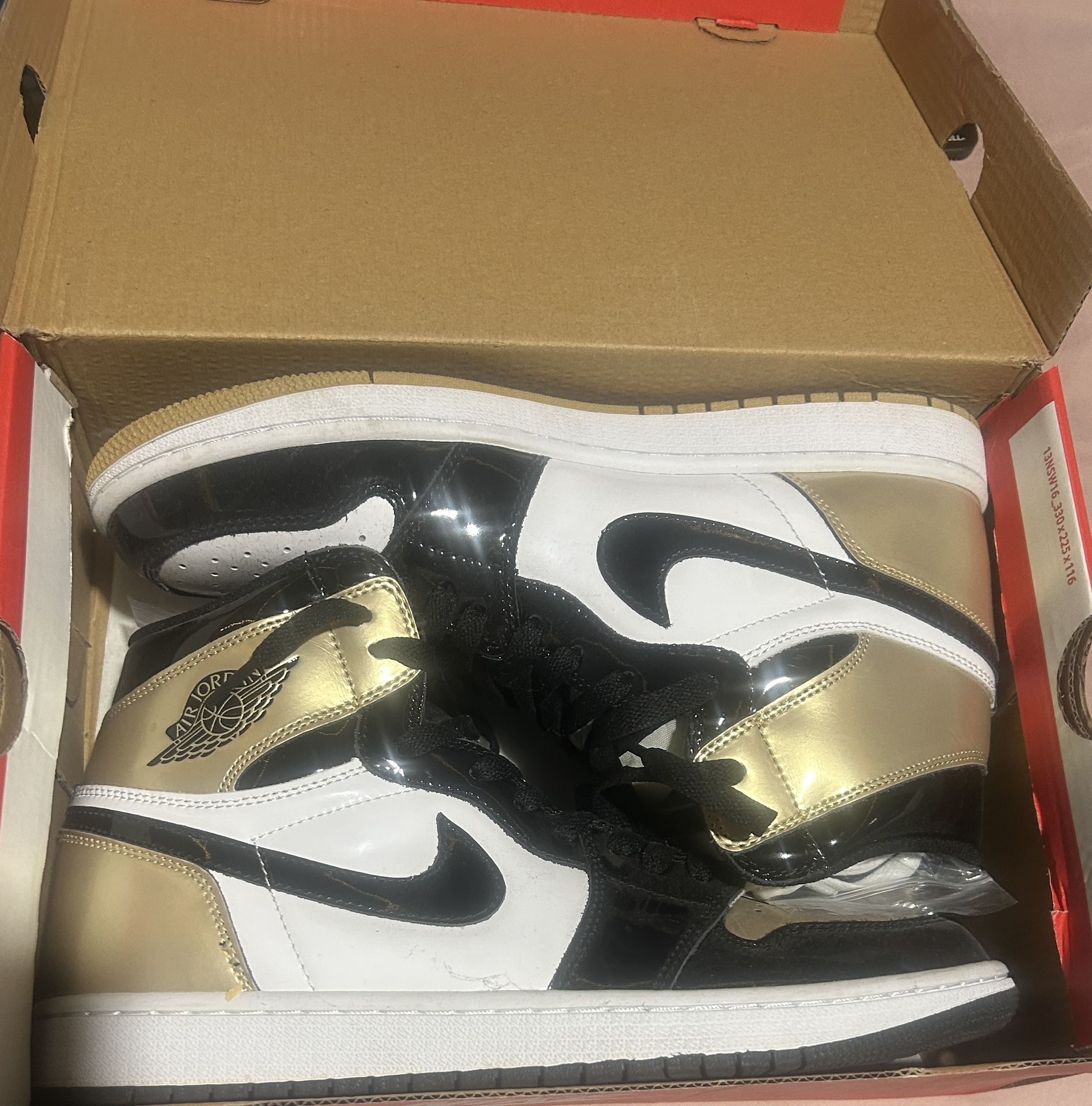Air Jordan 1 Gold Toe