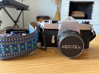 Vintage Honeywell Pentax Spotmatic 35mm Camera with Super-Takumar 35mm Lens