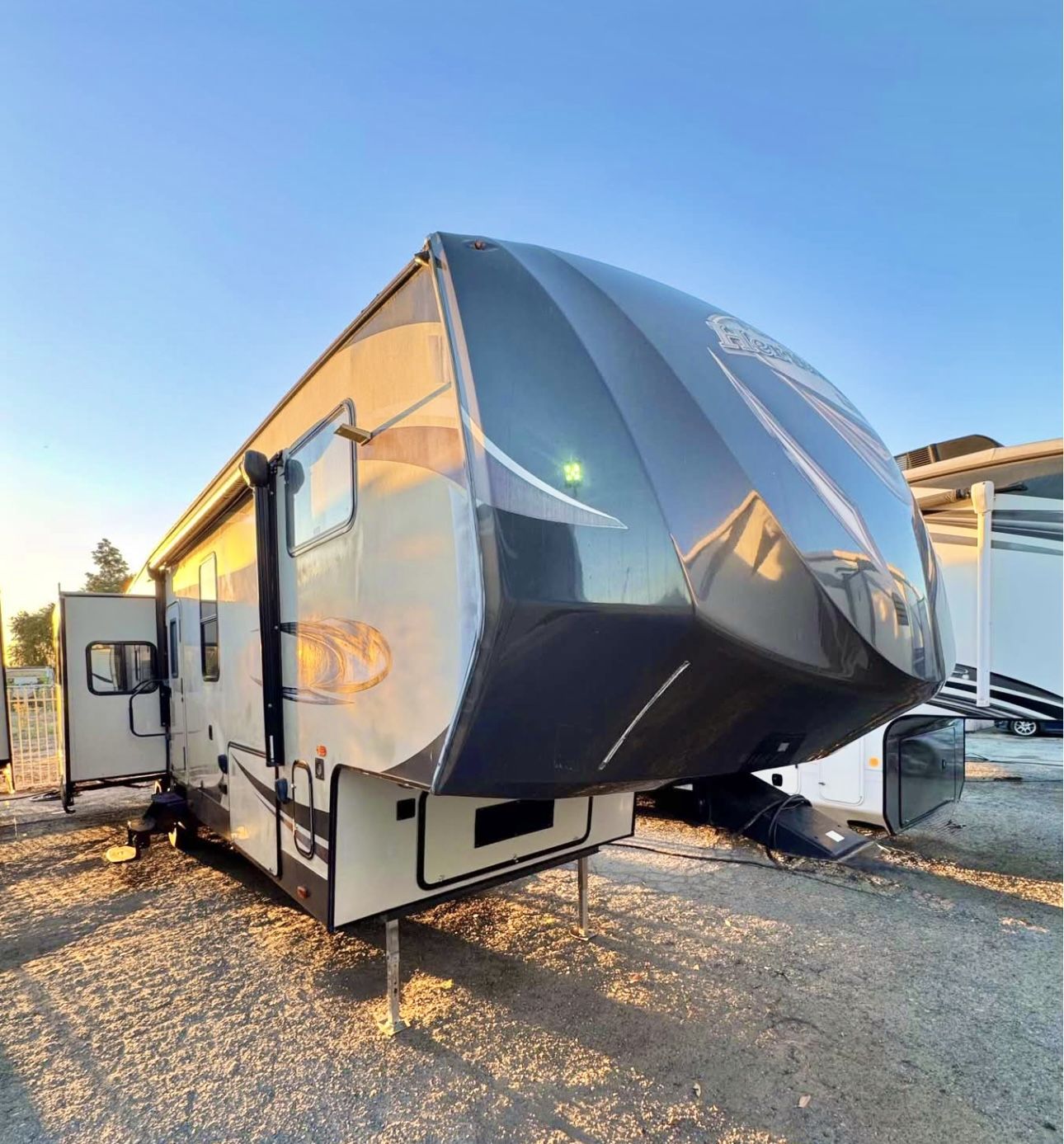 2015 Heritage Glen By Forest River Rv/ Travel Trailer/ Fifth Wheel 