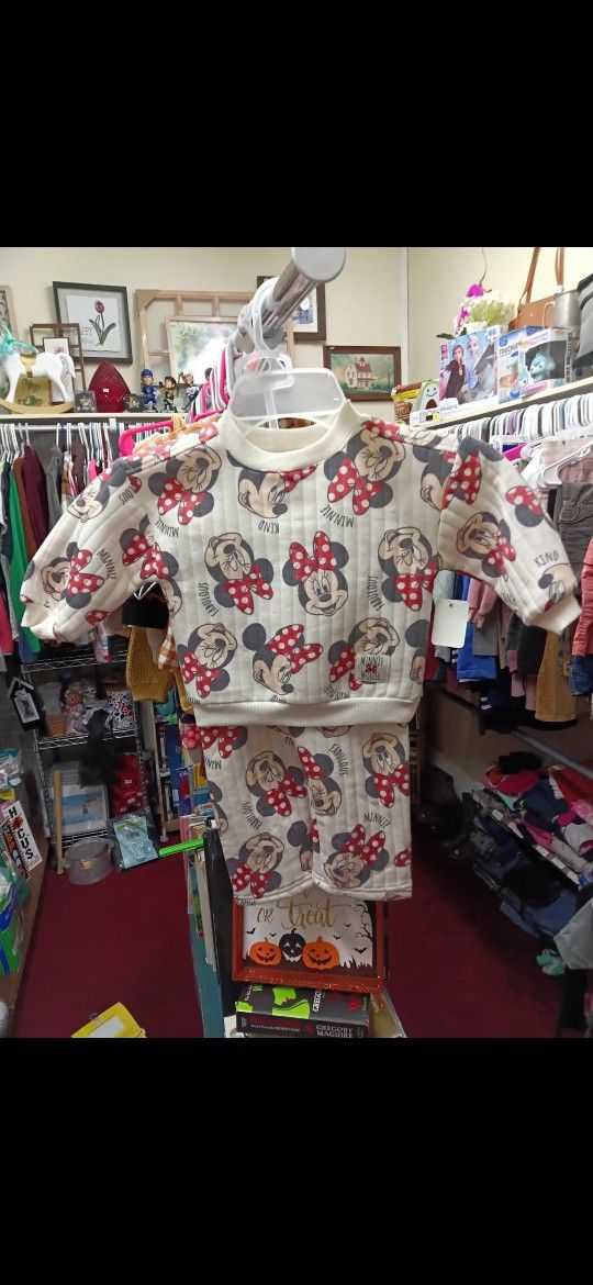 Disney Mini Mouse Outfit 12-18 monthsYour little one will look absolutely precious in this officially licensed Disney Minnie Mouse outfit! Perfect for