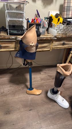Above -Knee Prosthetic Leg with Foot